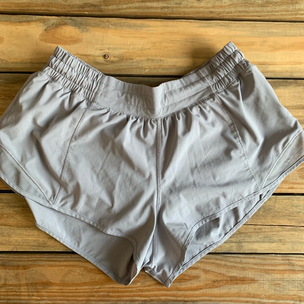 Lululemon SZ 8 Hotty Hot Short 2.5" Lilac Purple Woman’s Shorts